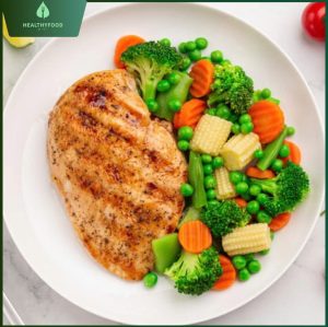 Ức Gà Áp Chảo Rau Củ